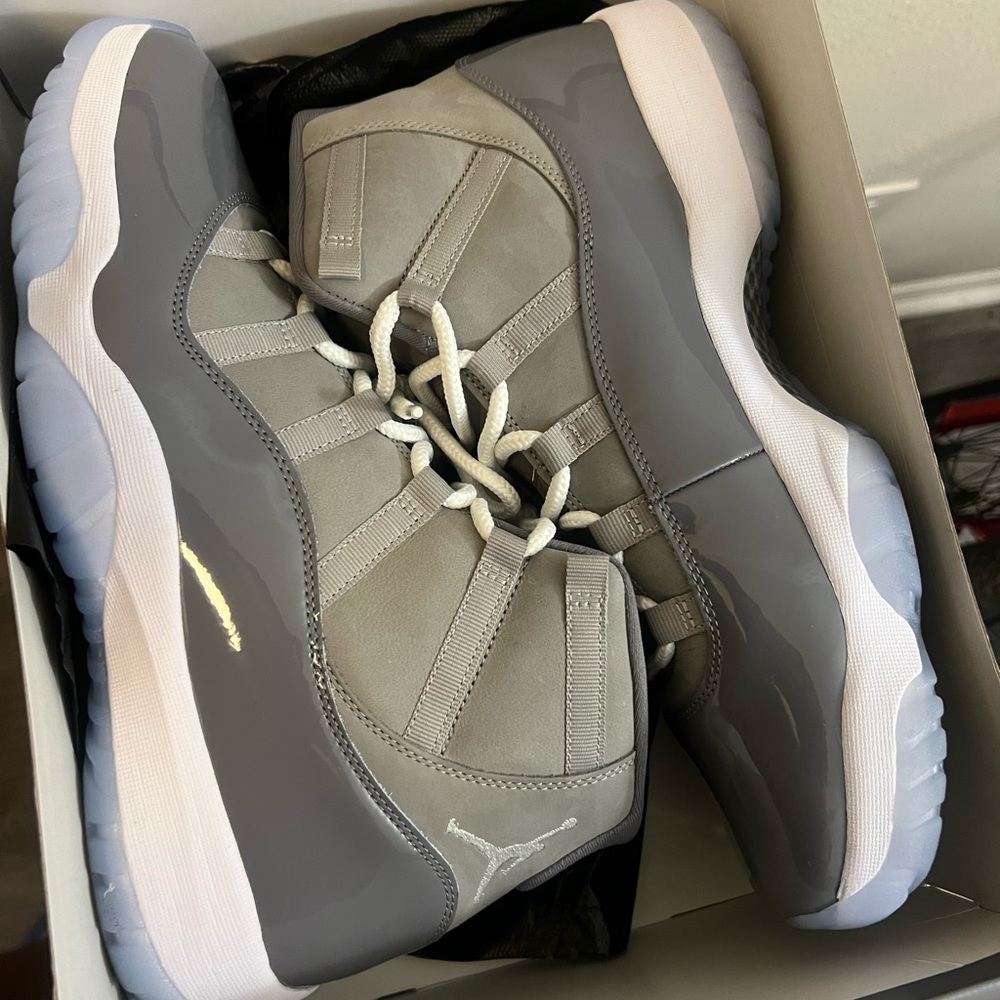 **NEVER WORN** Wolf Grey Retro!! Original box left UNTOUCHED.